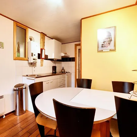 In With Garden, Cleaning Included Holiday home *